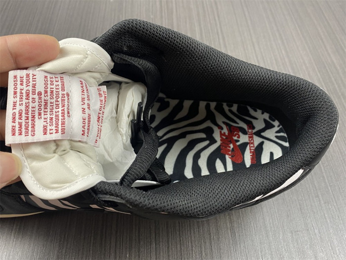 Quartersnacks x Dunk Low SB ‘Little Debbie’s Zebra Cakes’ DM3510-001