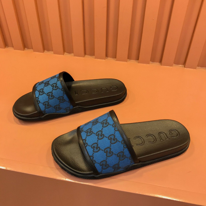 G*u*i slippers