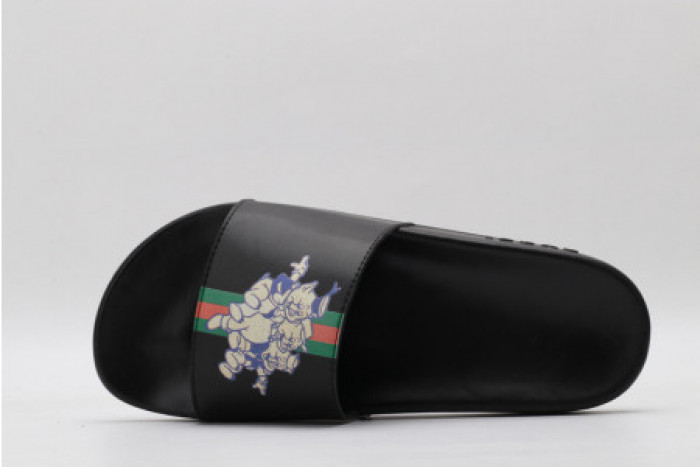 G*u*i slippers