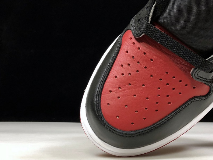 Air Jordan 1 Retro High OG “Banned” 555088-001