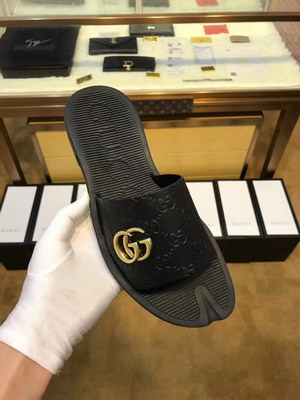 G*u*i slippers(aaa)-273