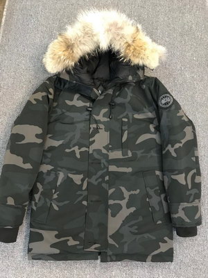 Can*a Go*e coat-067