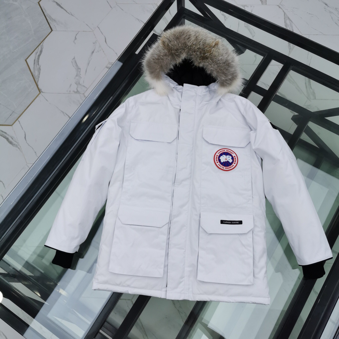 Can*a Go*e coat-107