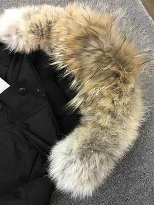 Can*a Go*e coat-102