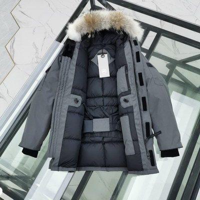 Can*a Go*e coat-106