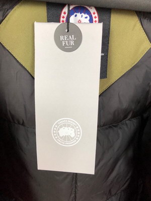 Can*a Go*e coat-114