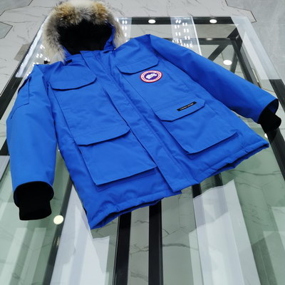 Can*a Go*e coat-109