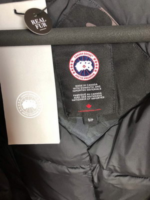 Can*a Go*e coat-118