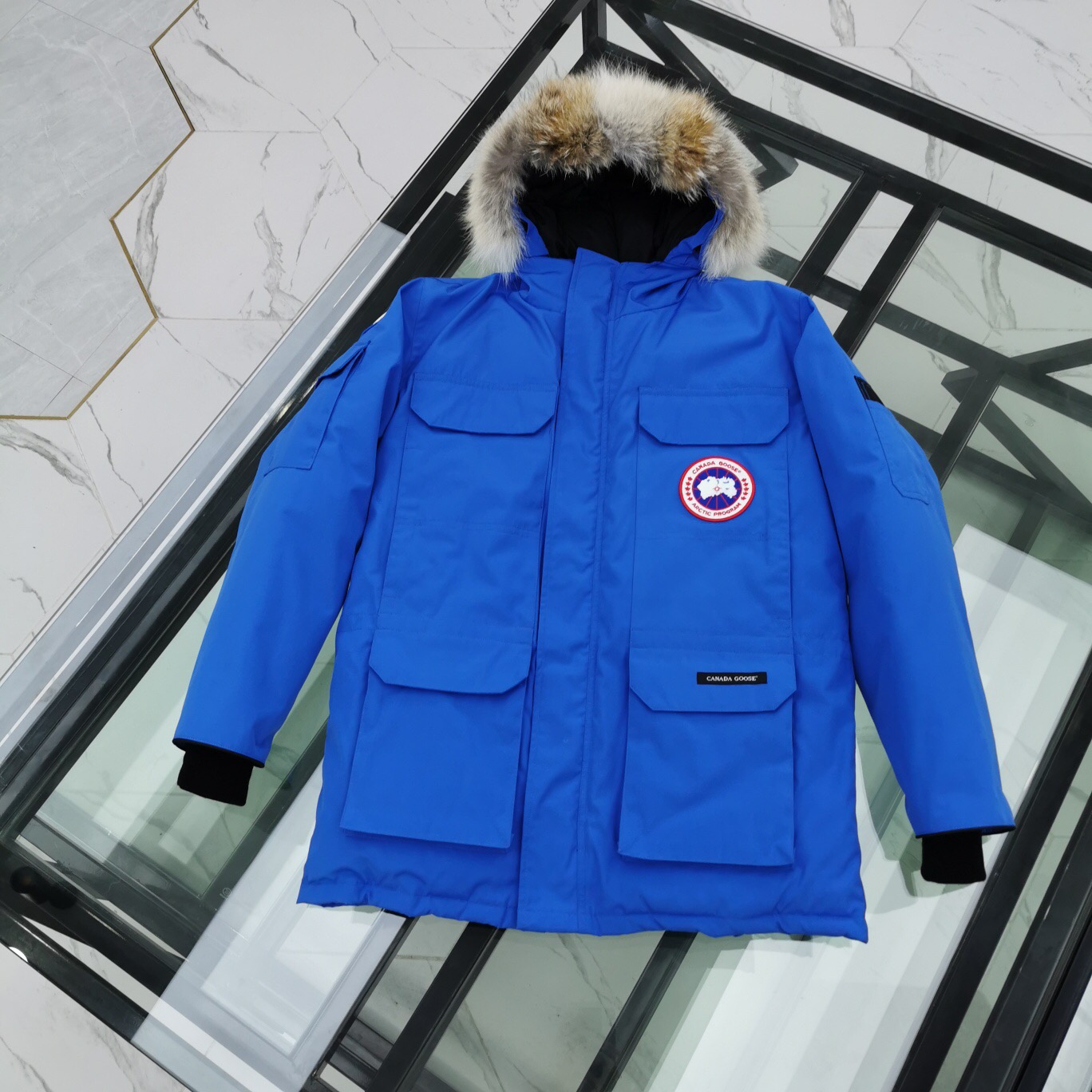 Can*a Go*e coat-109