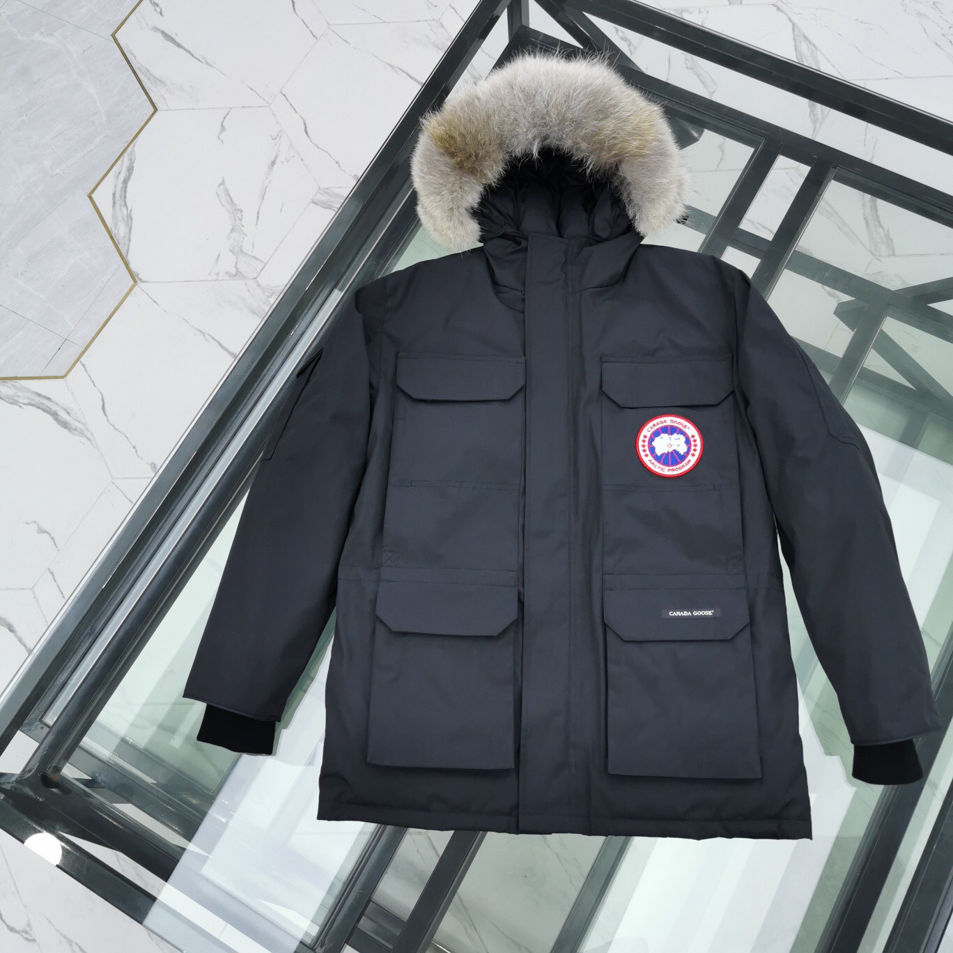 Can*a Go*e coat-105