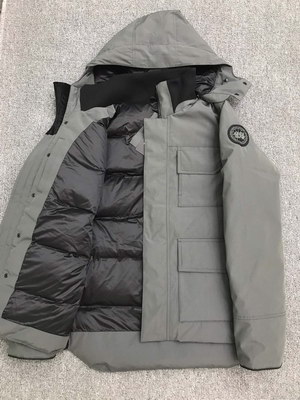 Can*a Go*e coat-37-135