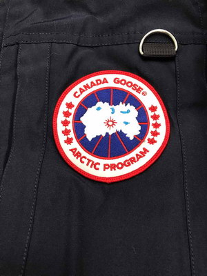 Can*a Go*e coat-145