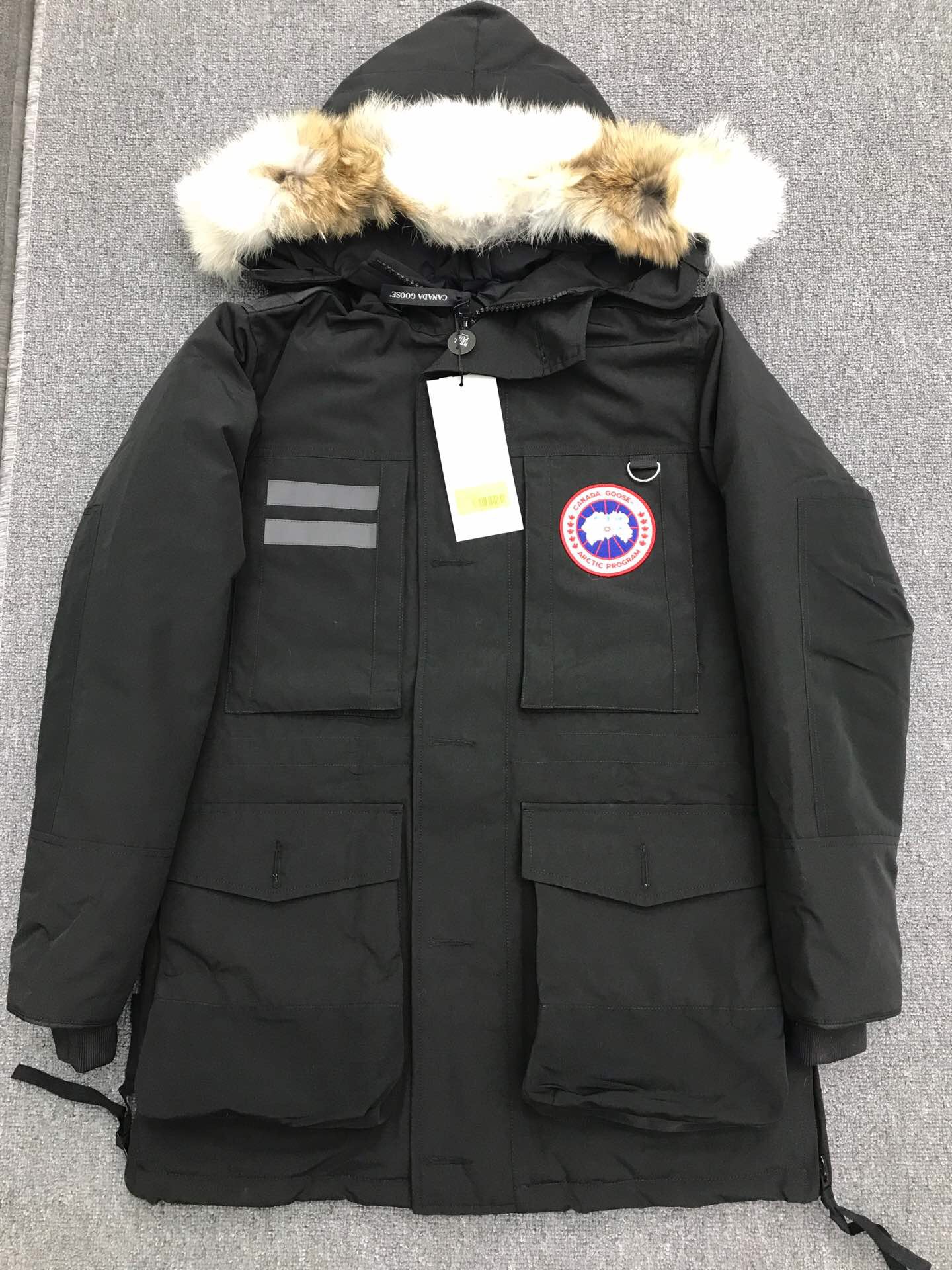 Can*a Go*e coat-144