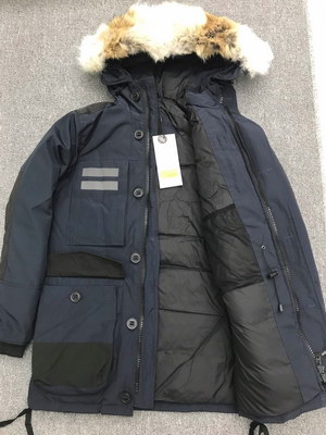 Can*a Go*e coat-145