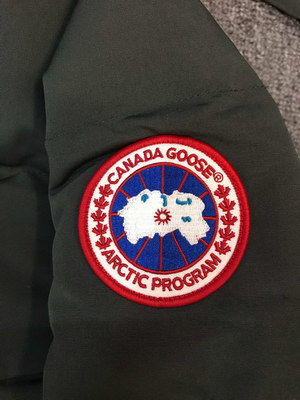 Can*a Go*e coat-153