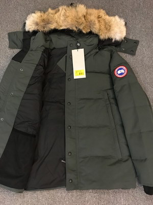 Can*a Go*e coat-153