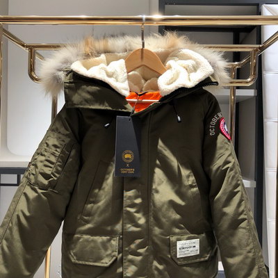 Can*a Go*e coat-161