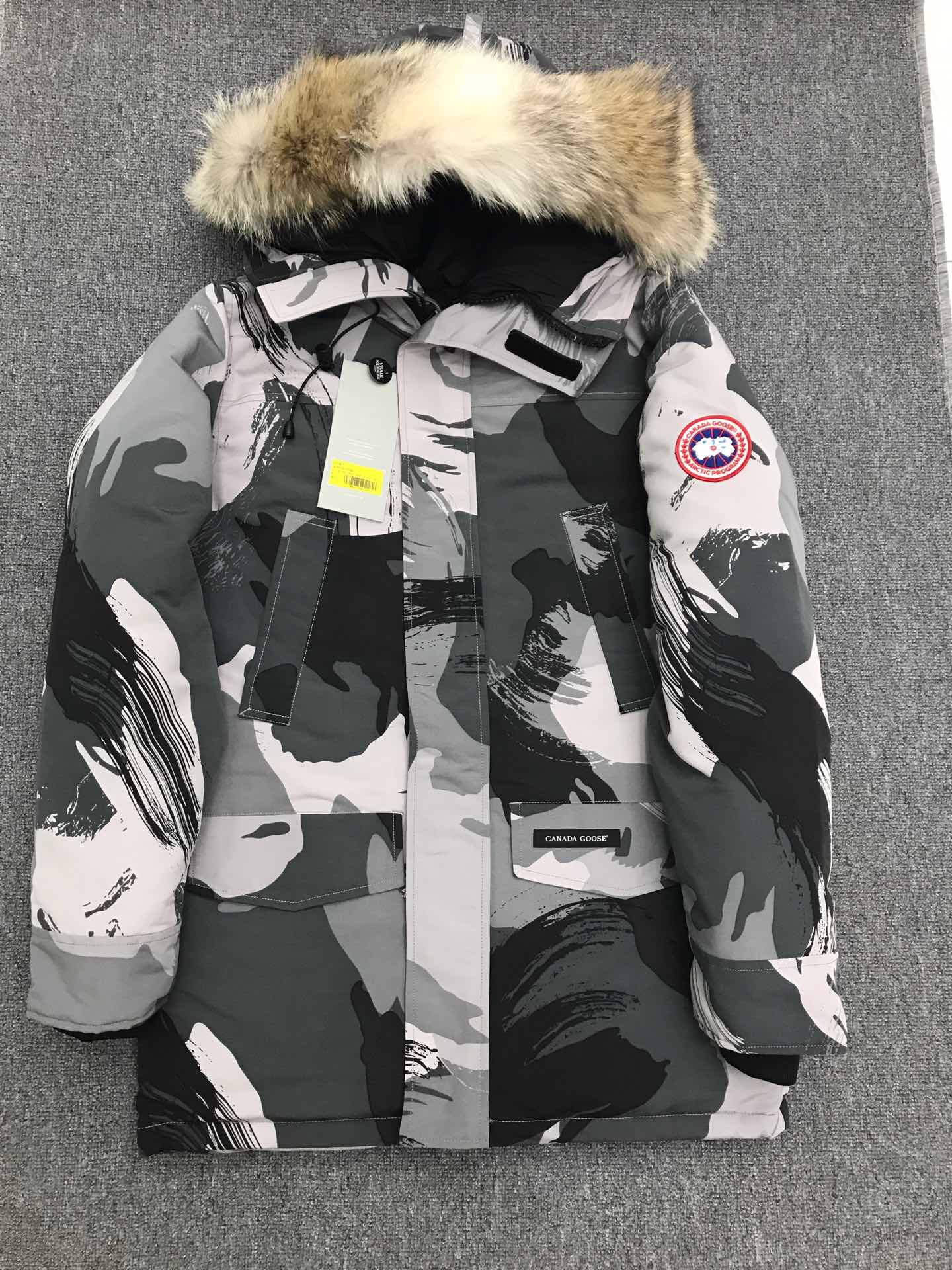 Can*a Go*e coat-13-167