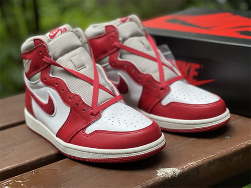 Air Jordan 1 High OG “Chenille”