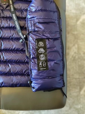 Can*a Go*e coat-185