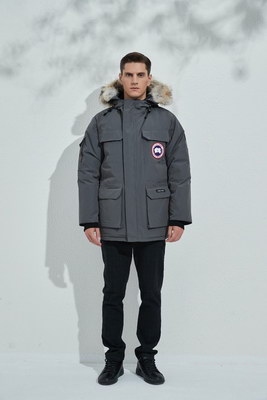 Can*a Go*e coat-193