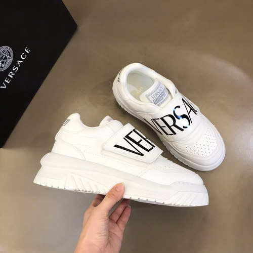 Versace Shoes(AAA)-179