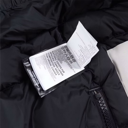 Can*a Go*e coat-207