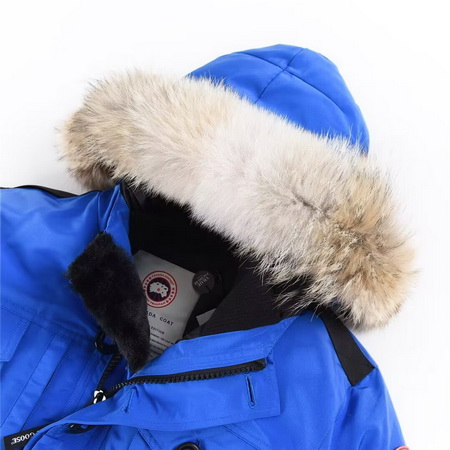 Can*a Go*e coat-210
