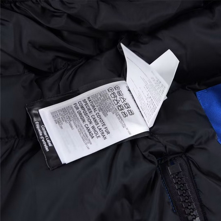 Can*a Go*e coat-210