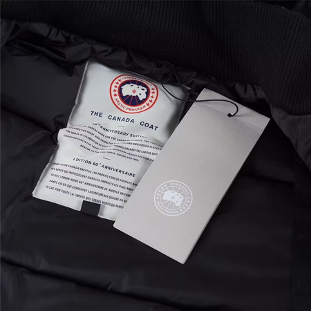 Can*a Go*e coat-230