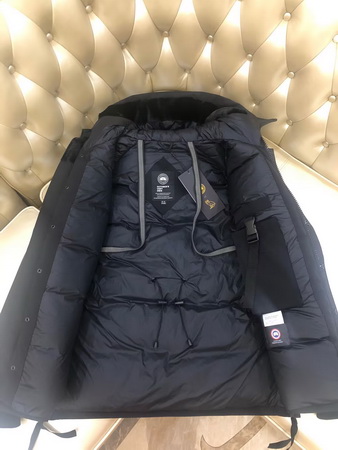 Can*a Go*e coat-213