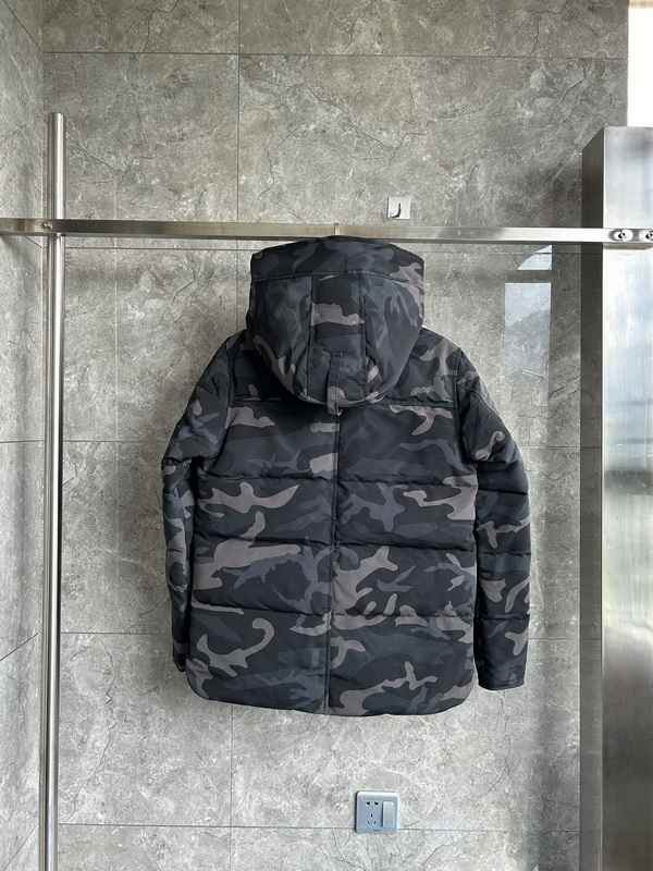 Can*a Go*e coat-232