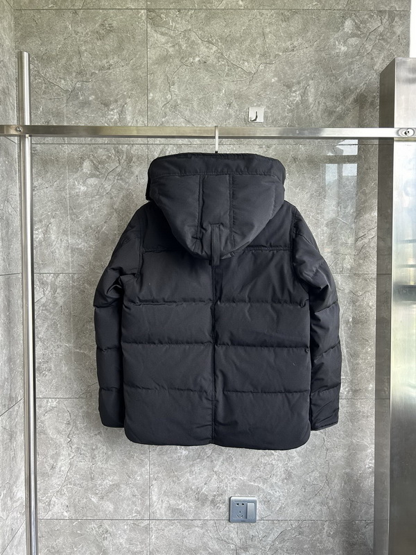 Can*a Go*e coat-233