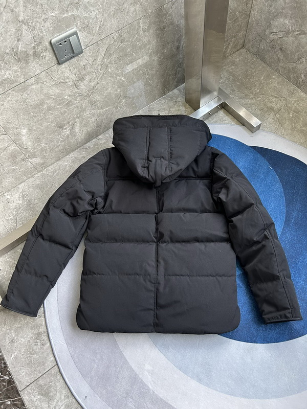 Can*a Go*e coat-233