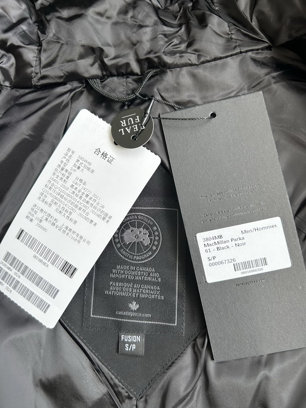 Can*a Go*e coat-233