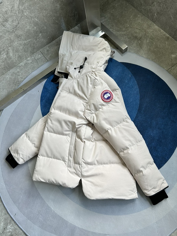 Can*a Go*e coat-234