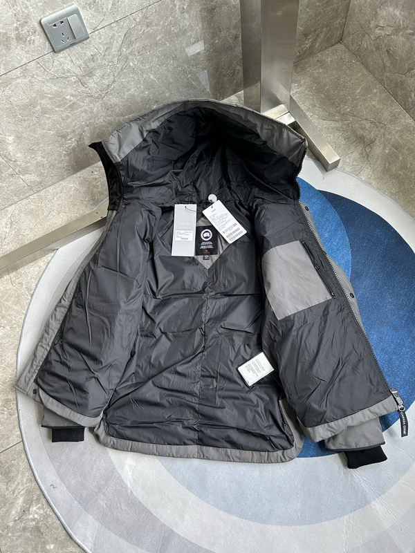 Can*a Go*e coat-235