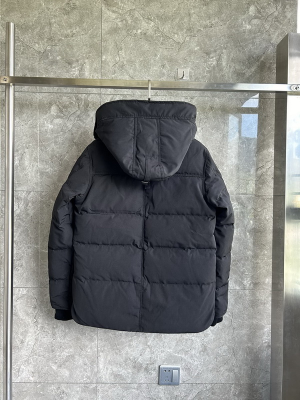 Can*a Go*e coat-236