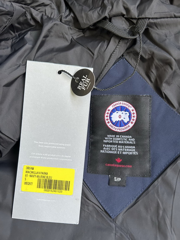 Can*a Go*e coat-237