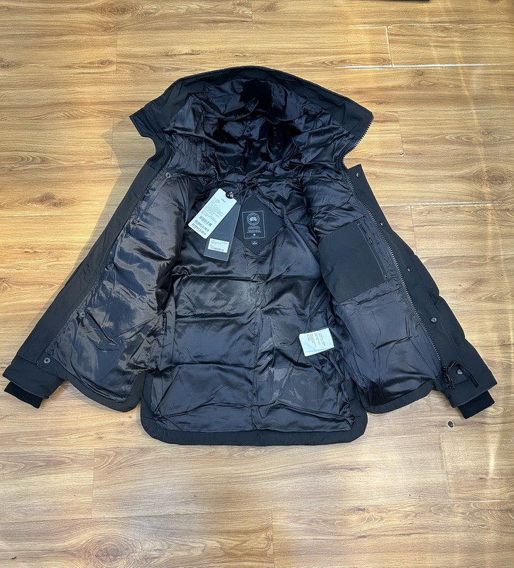 Can*a Go*e coat-238