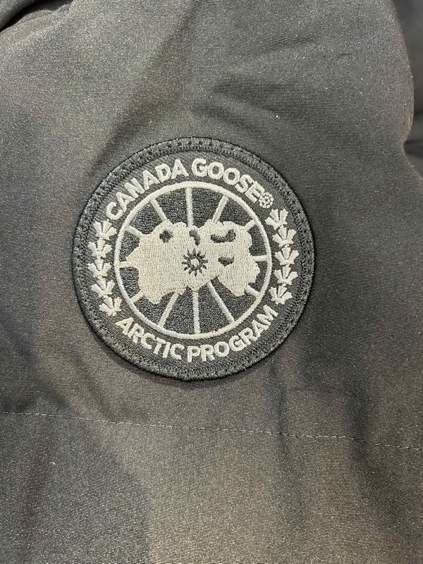 Can*a Go*e coat-238