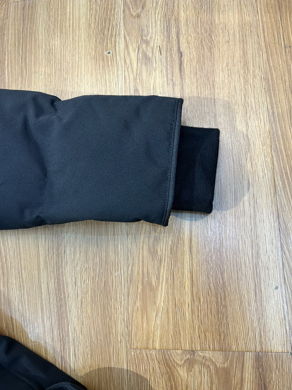 Can*a Go*e coat-238