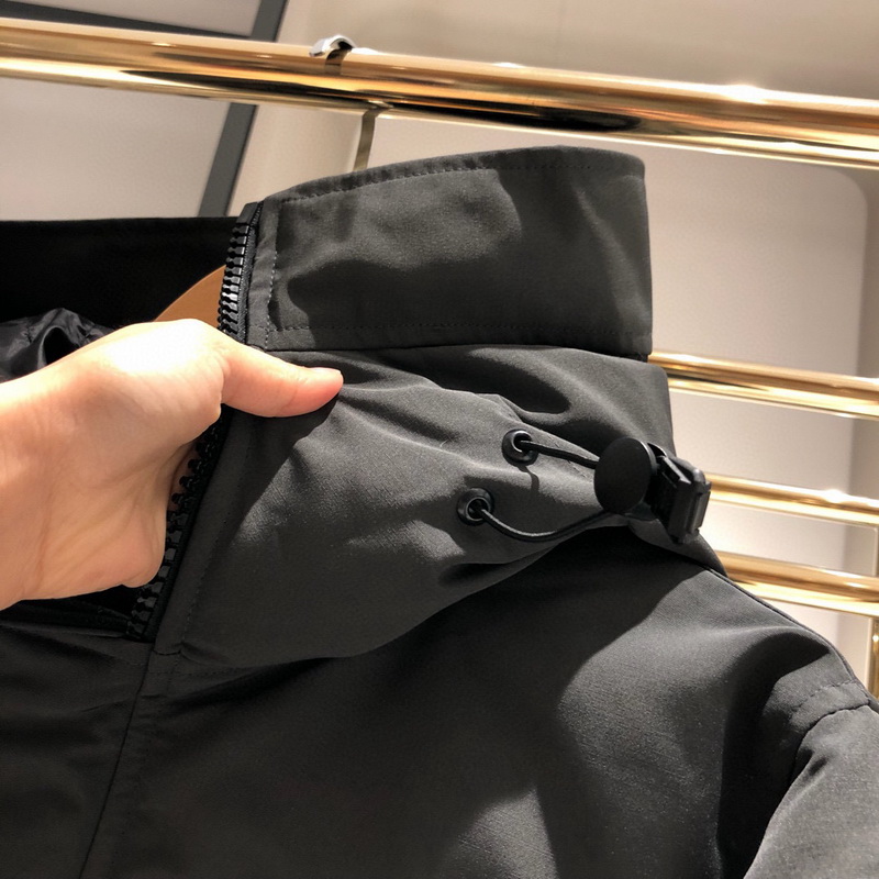 Can*a Go*e coat-240