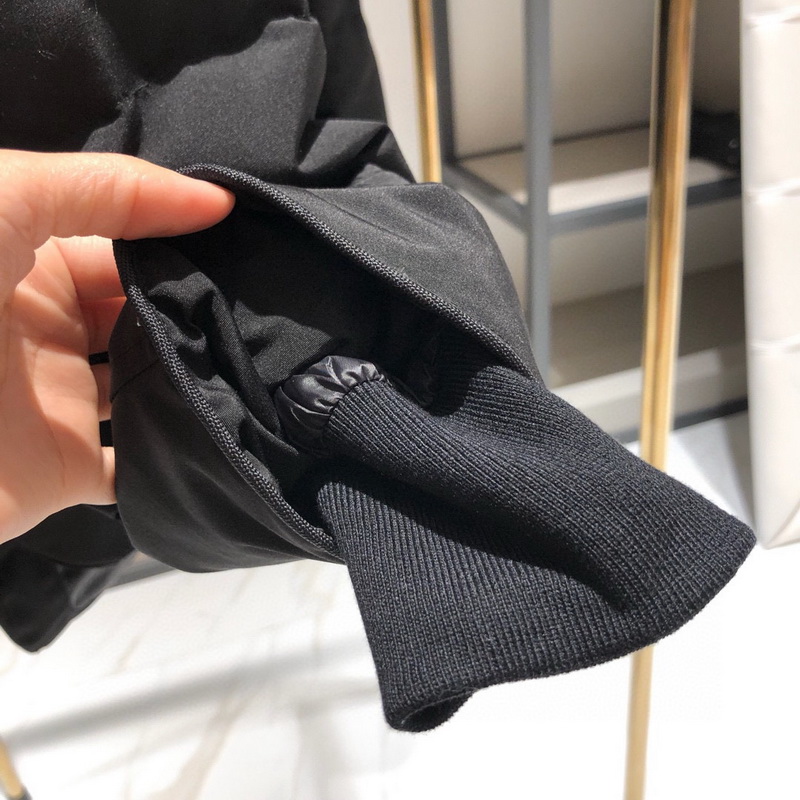 Can*a Go*e coat-241