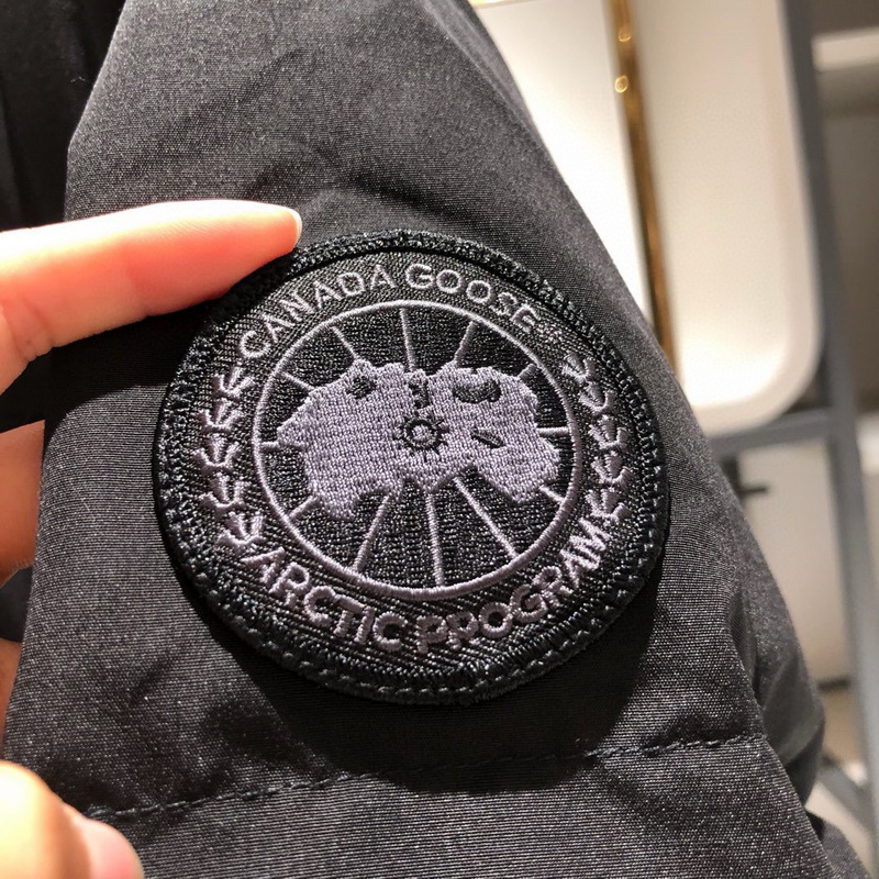 Can*a Go*e coat-241