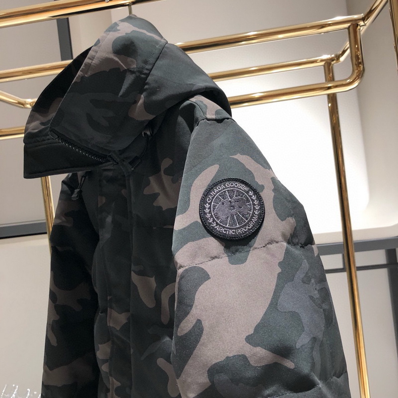 Can*a Go*e coat-242