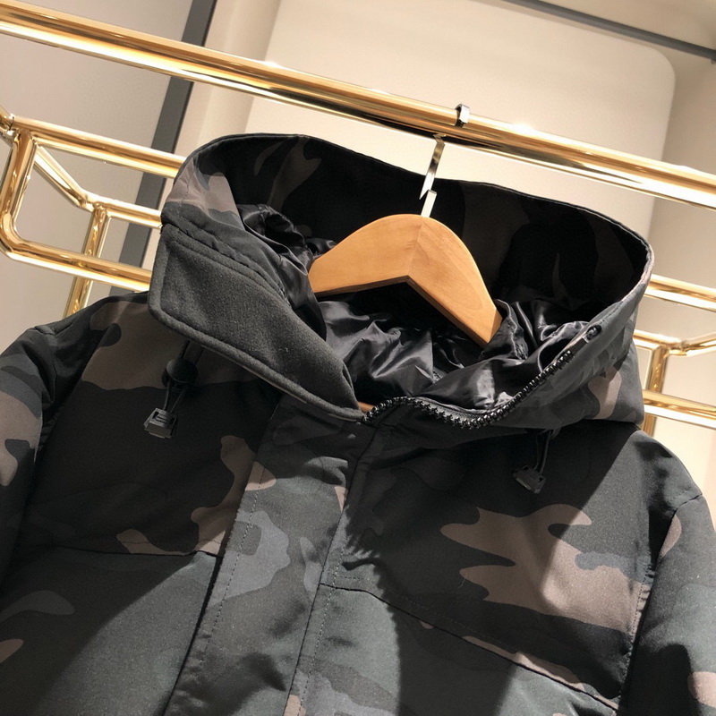 Can*a Go*e coat-242