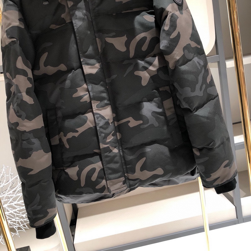 Can*a Go*e coat-242