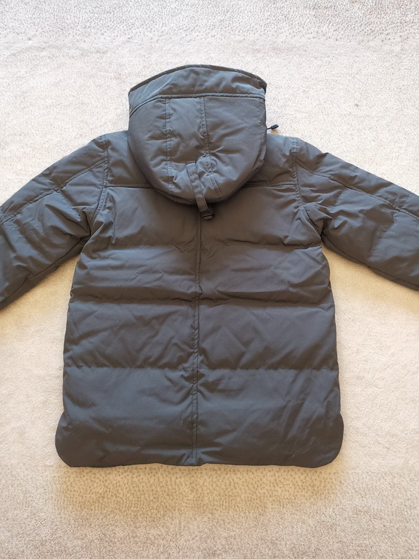 Can*a Go*e coat-243