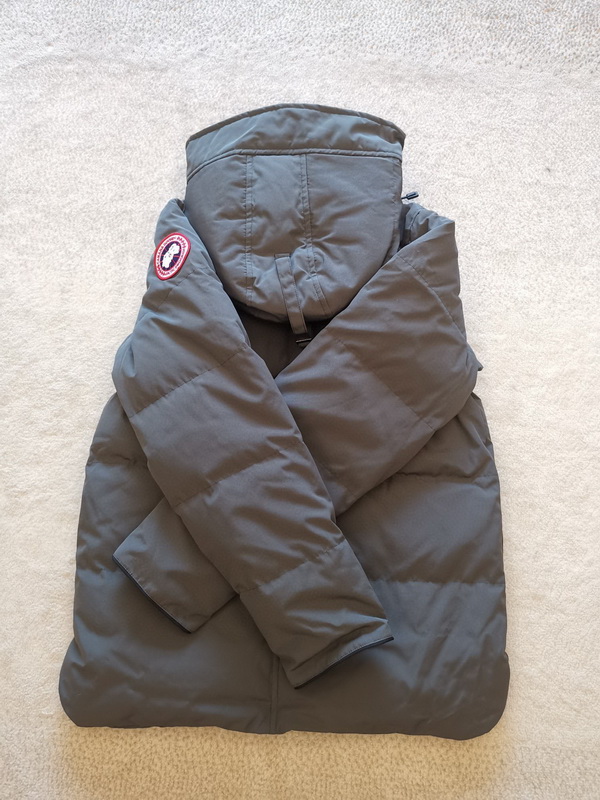 Can*a Go*e coat-243